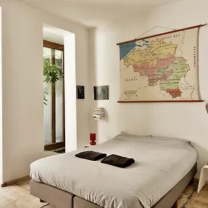 Bed & Breakfast B'kanal, Brussels
